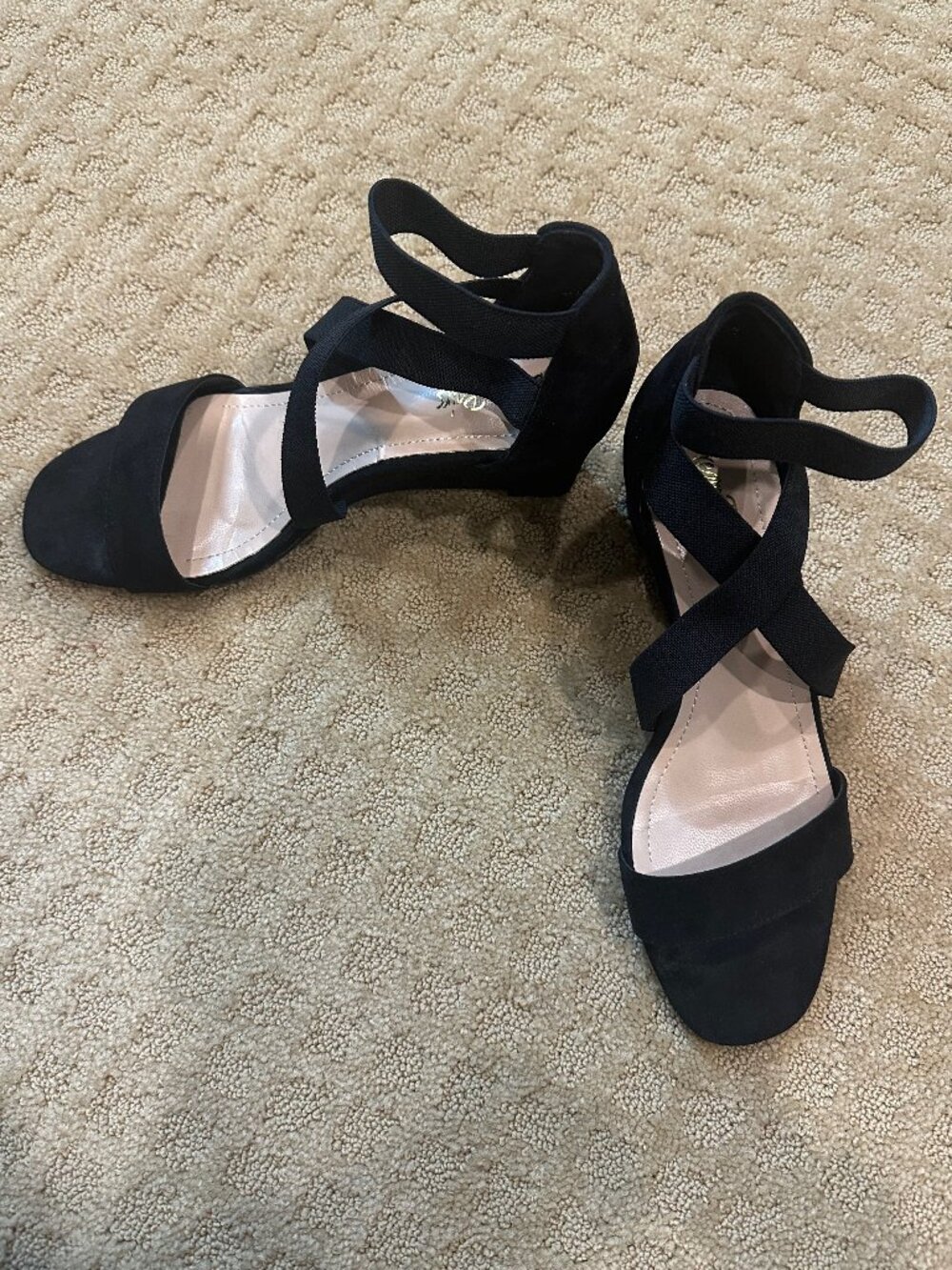 Dream Pairs Black Crisscross Elastic Low Wedge Sandals Sz 9.5